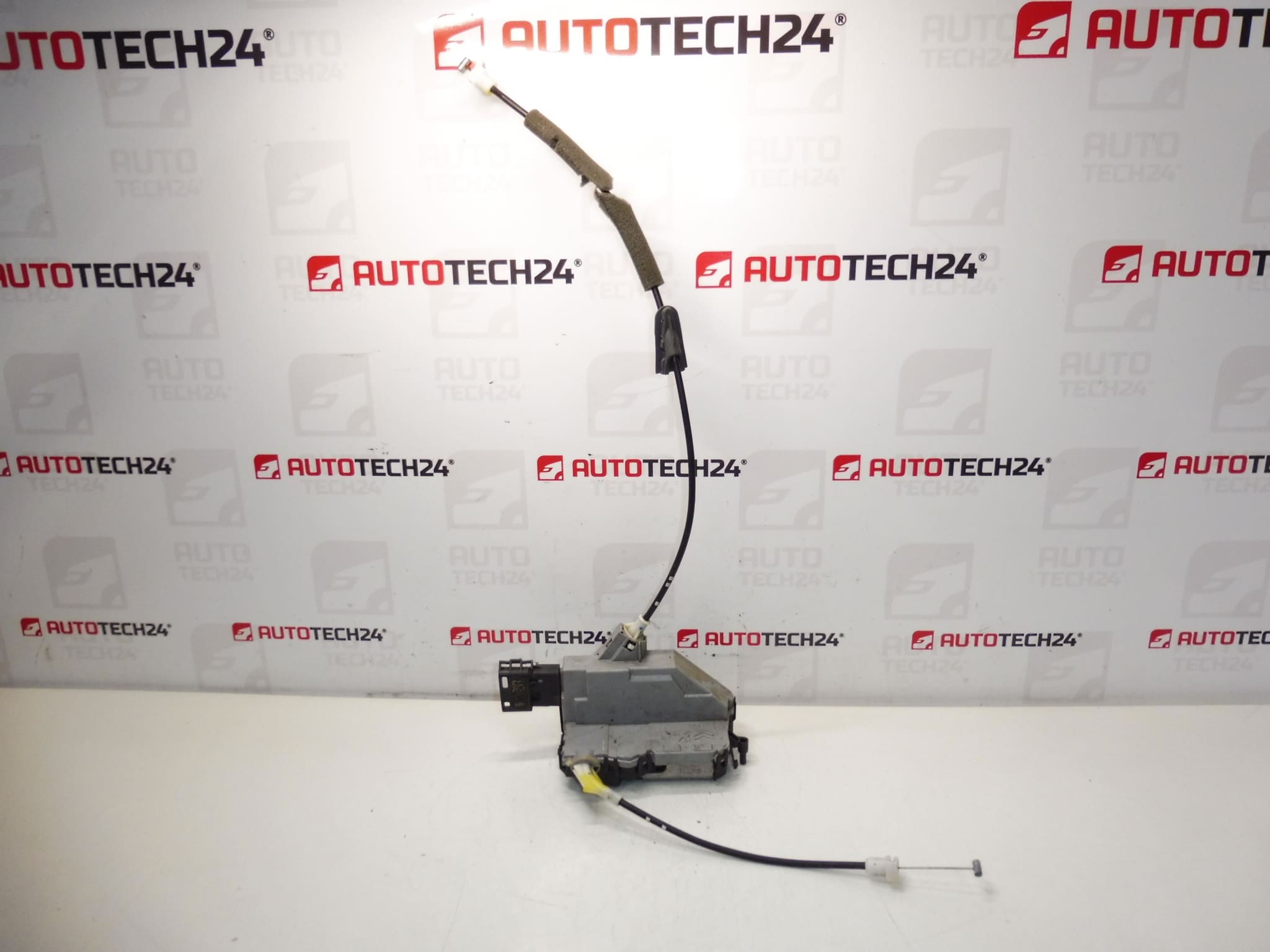 Bal hátsó utasoldali ajtózár Peugeot 3008 5008 9800623780 9137T8